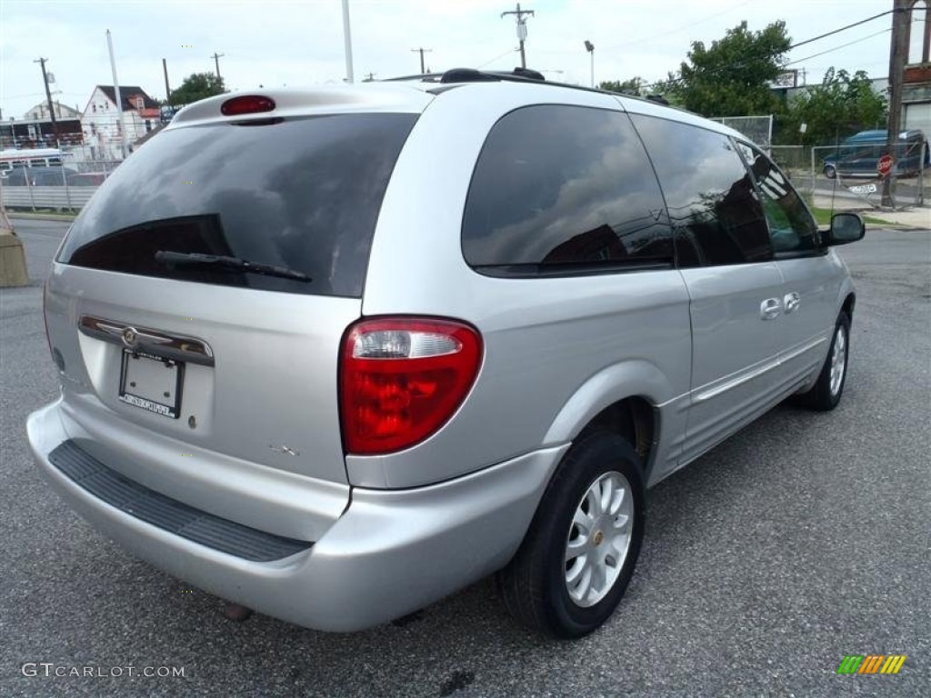 2002 Town & Country LXi AWD - Bright Silver Metallic / Navy Blue photo #26