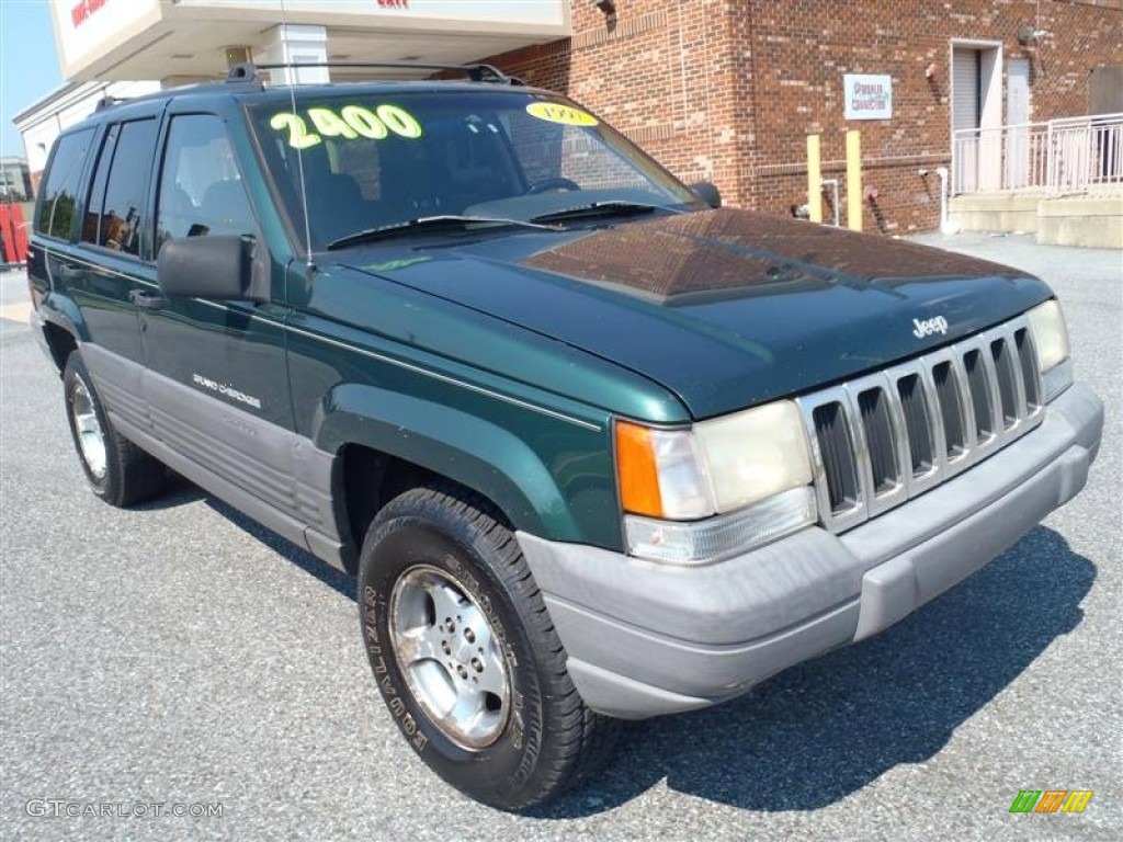 1997 Grand Cherokee Laredo 4x4 - Moss Green Pearl / Camel photo #1