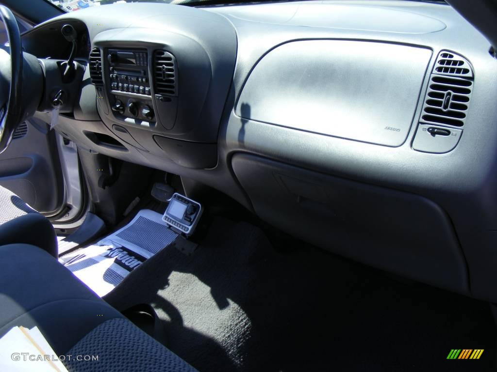 2003 F150 XLT SuperCrew - Silver Metallic / Medium Graphite Grey photo #25