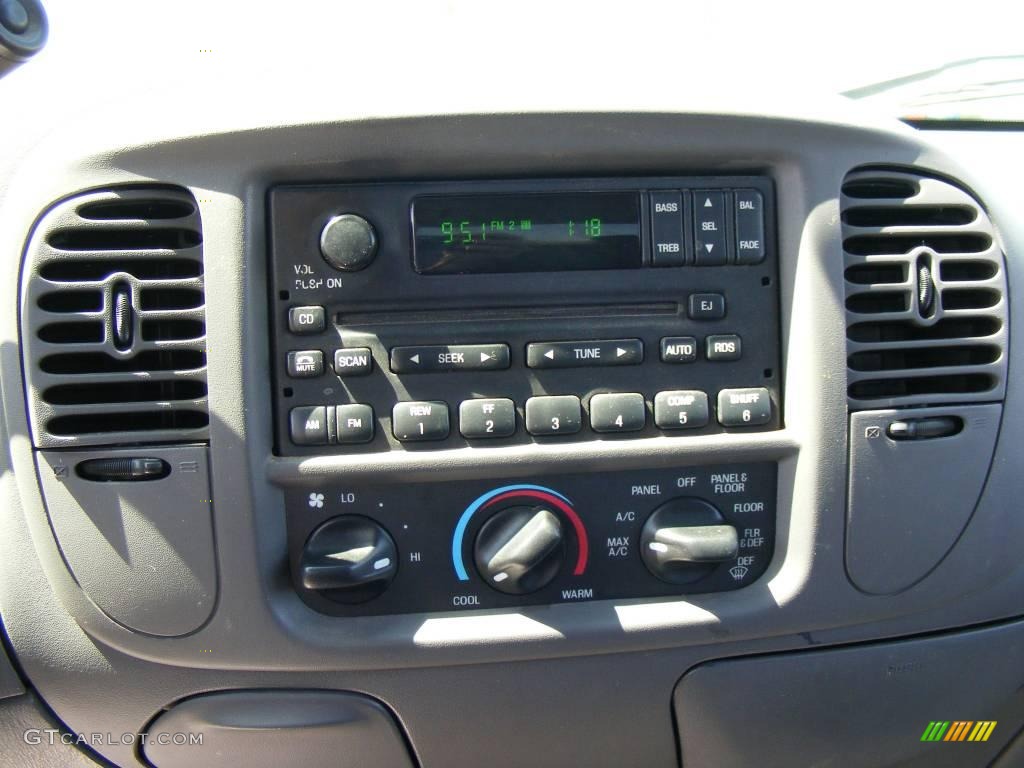 2003 F150 XLT SuperCrew - Silver Metallic / Medium Graphite Grey photo #42