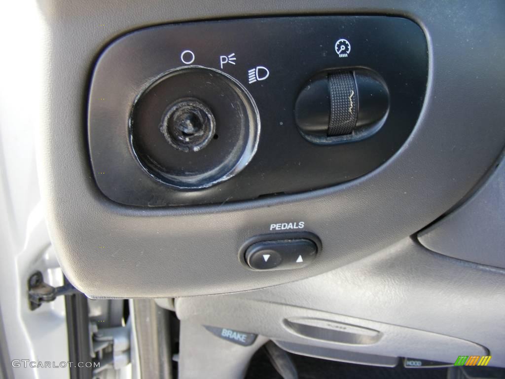 2003 F150 XLT SuperCrew - Silver Metallic / Medium Graphite Grey photo #48