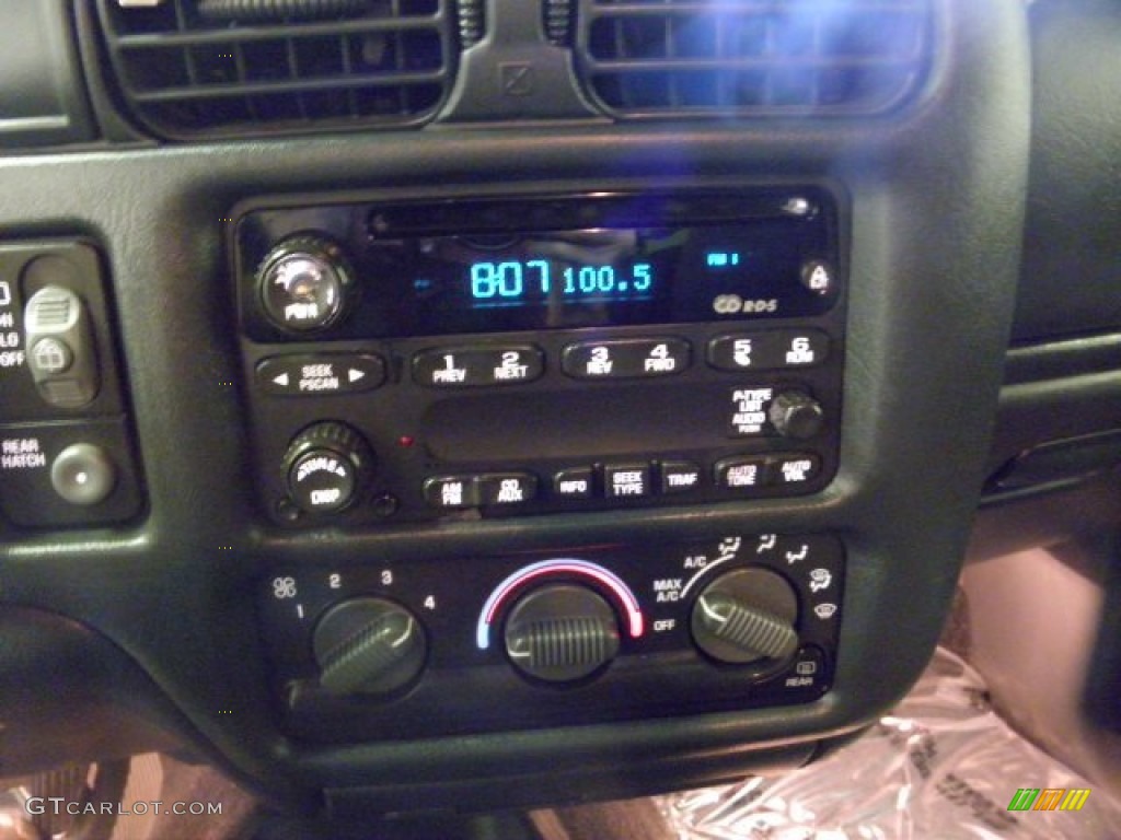 2002 Chevrolet Blazer LS Controls Photo #54132497