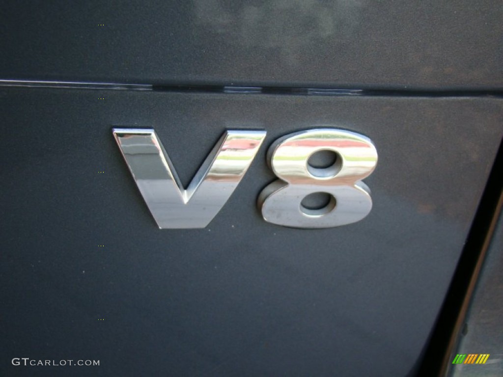 2006 Volkswagen Touareg V8 Marks and Logos Photos