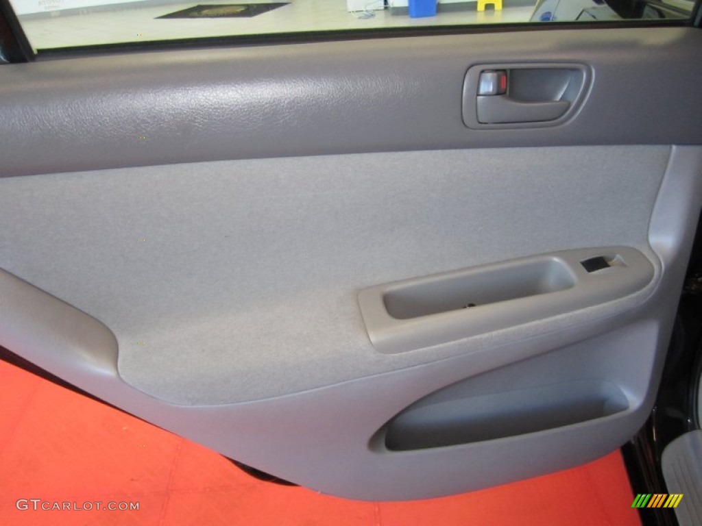 2004 Camry LE V6 - Black / Stone photo #18