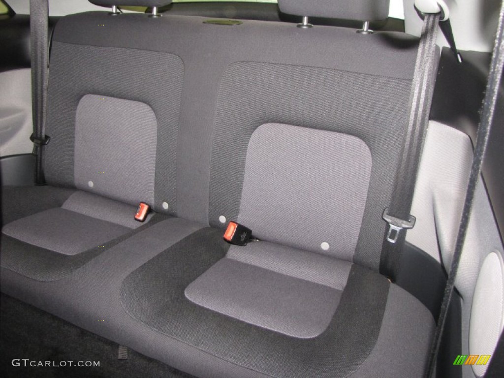 Black Interior 2004 Volkswagen New Beetle GL Coupe Photo #54137121