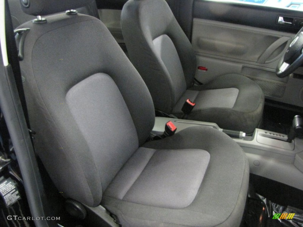 Black Interior 2004 Volkswagen New Beetle GL Coupe Photo #54137130