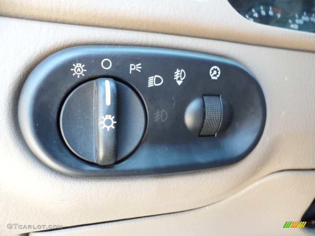 2005 Explorer XLT - Mineral Grey Metallic / Medium Parchment photo #42