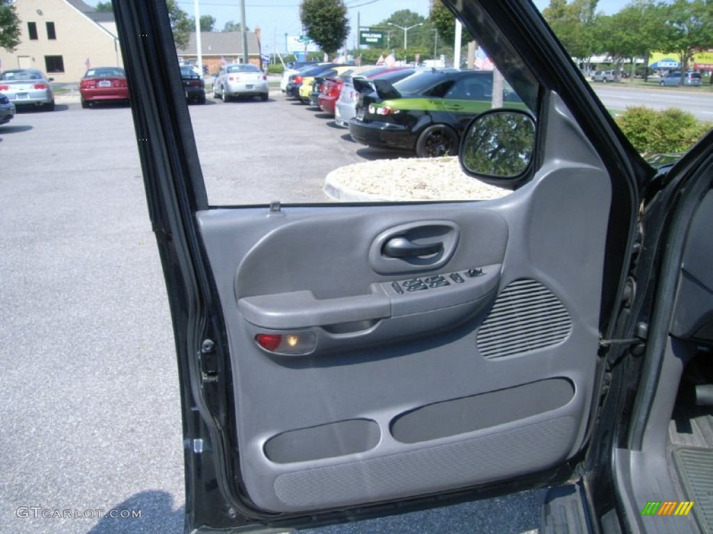 2002 F150 XLT SuperCrew - Black / Dark Graphite photo #14
