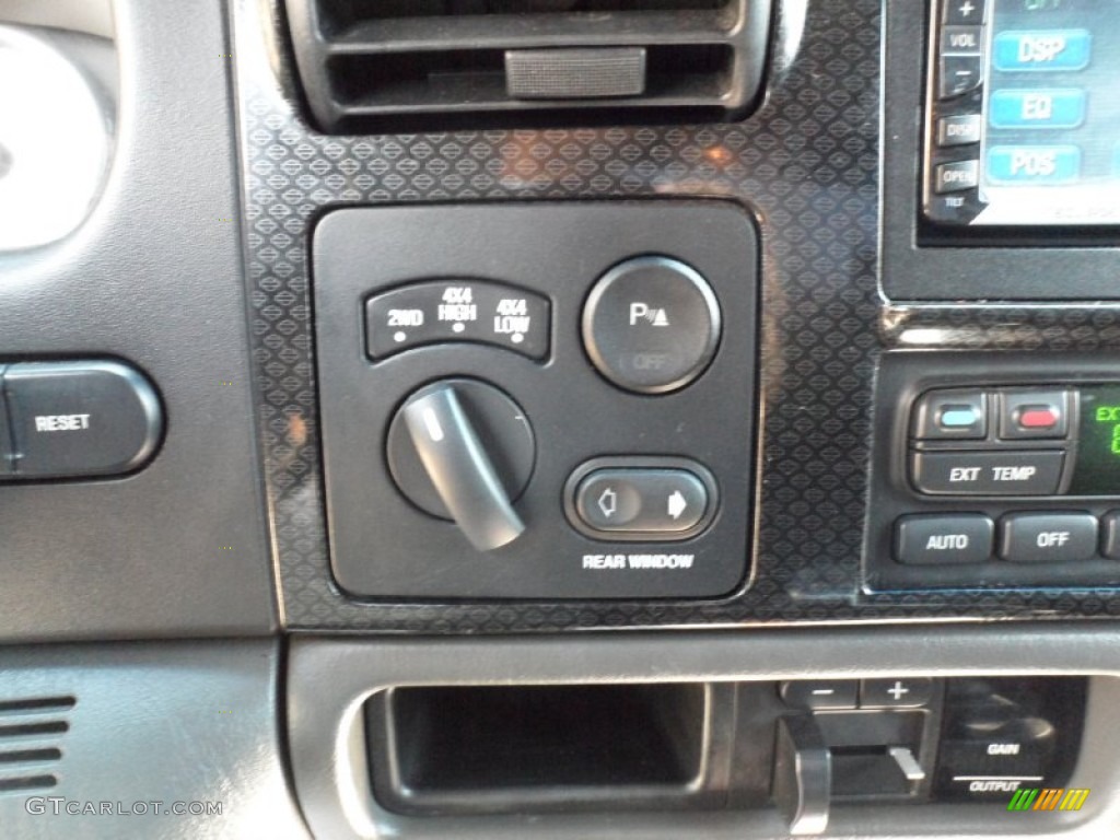 2005 Ford F250 Super Duty Harley Davidson Crew Cab 4x4 Controls Photo #54141096