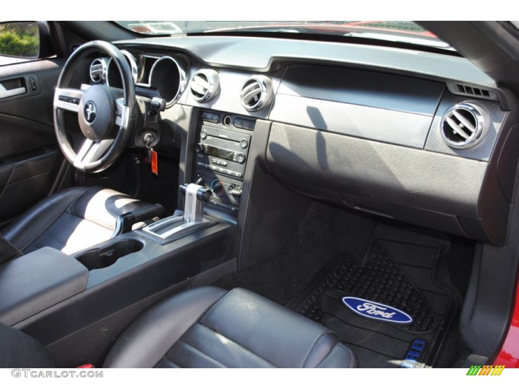 2006 Ford Mustang GT Premium Coupe Dark Charcoal Dashboard Photo #54148251