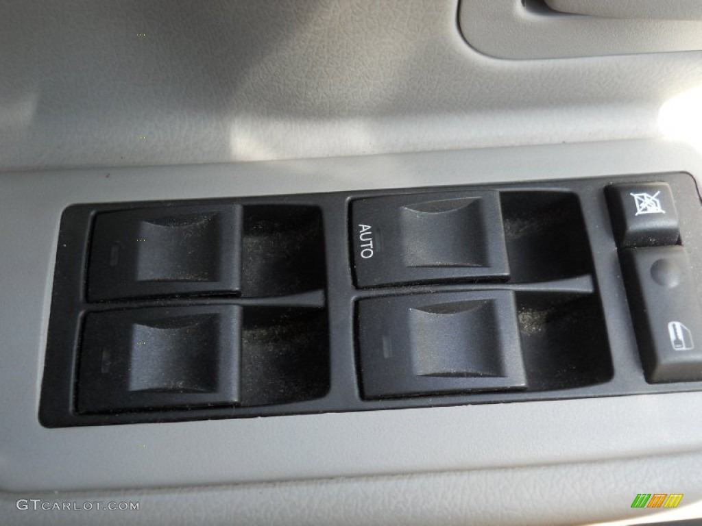 2005 Dodge Dakota SLT Quad Cab Controls Photo #54150588