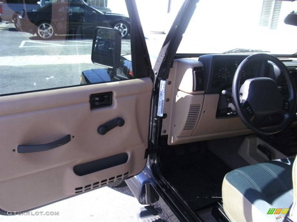 2002 Wrangler Sahara 4x4 - Black / Camel Beige/Dark Green photo #9