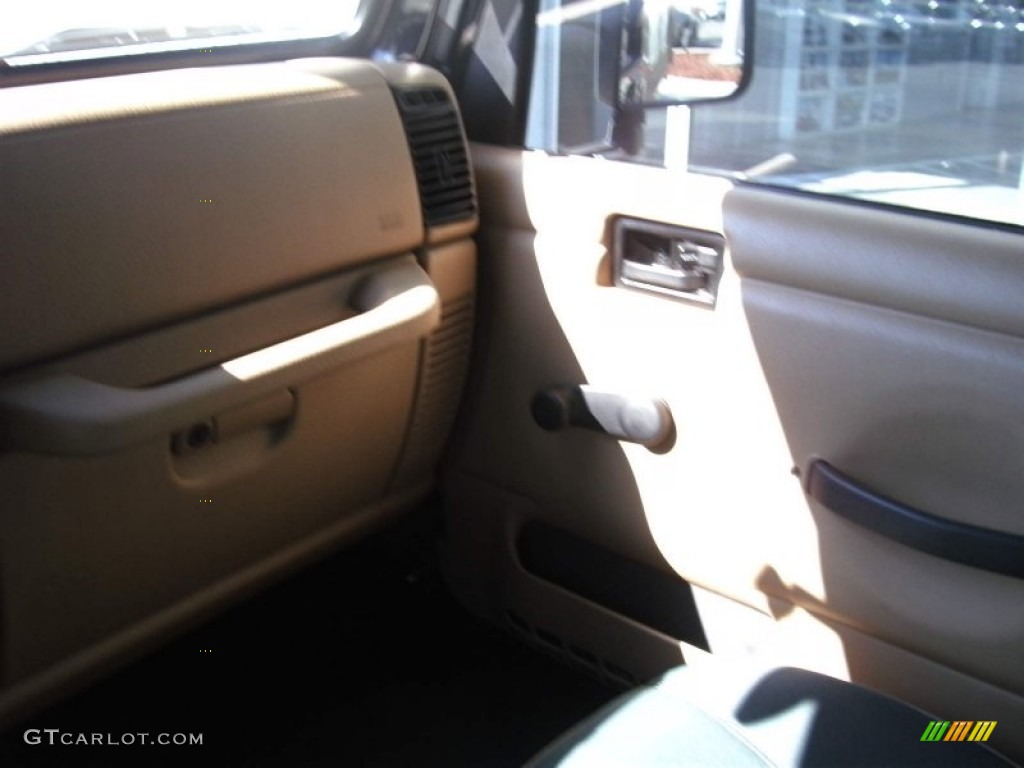 2002 Wrangler Sahara 4x4 - Black / Camel Beige/Dark Green photo #15