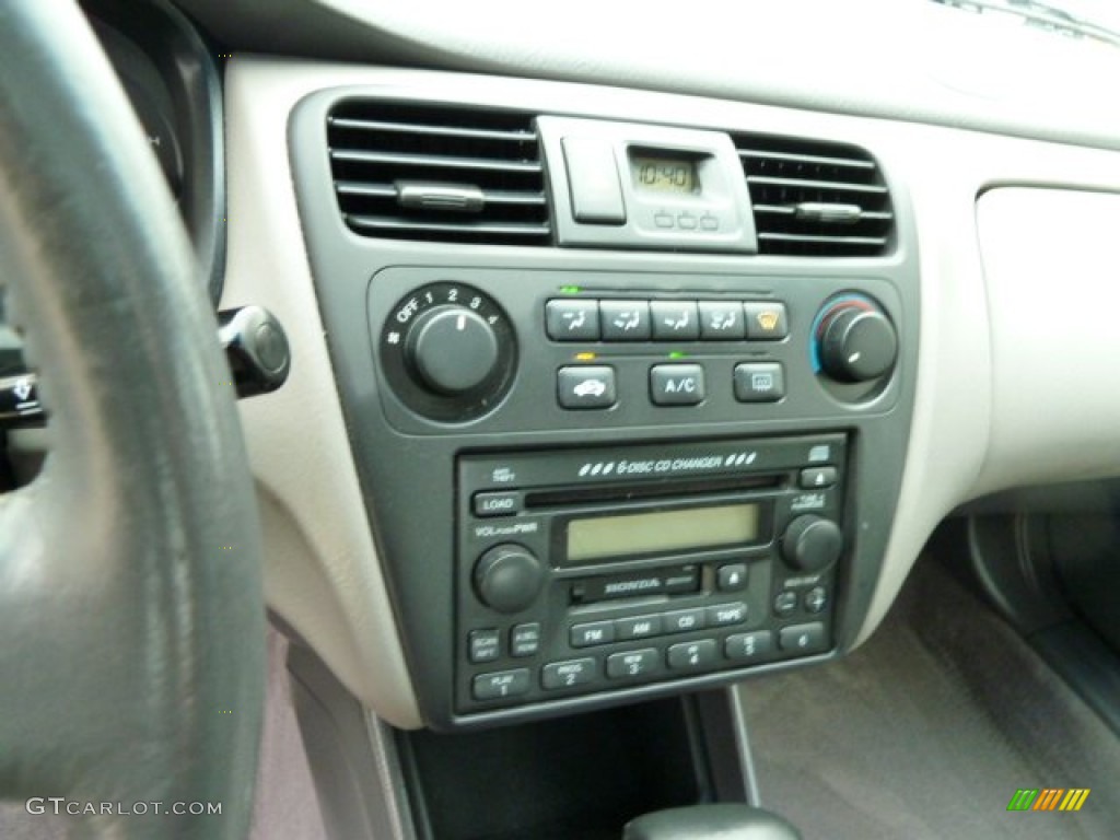 2002 Honda Accord EX-L Sedan Controls Photos