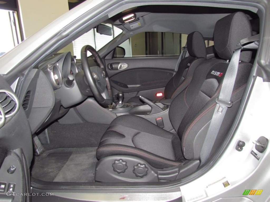 NISMO Black/Red Cloth Interior 2010 Nissan 370Z NISMO Coupe Photo #54156957
