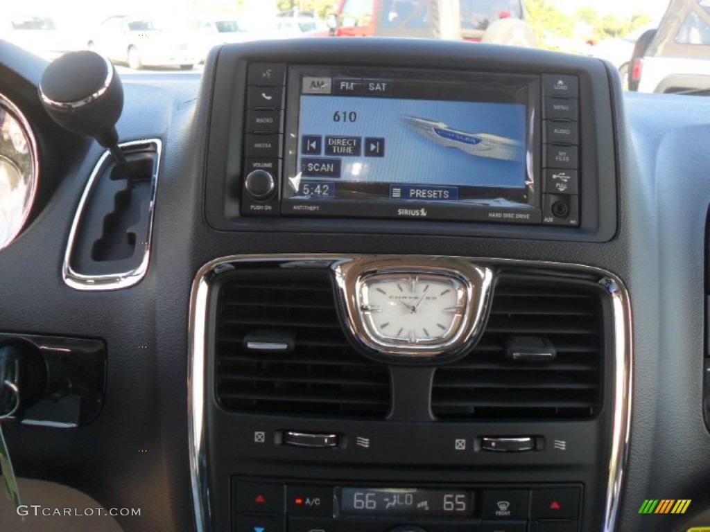 2012 Chrysler Town & Country Touring - L Controls Photo #54164775