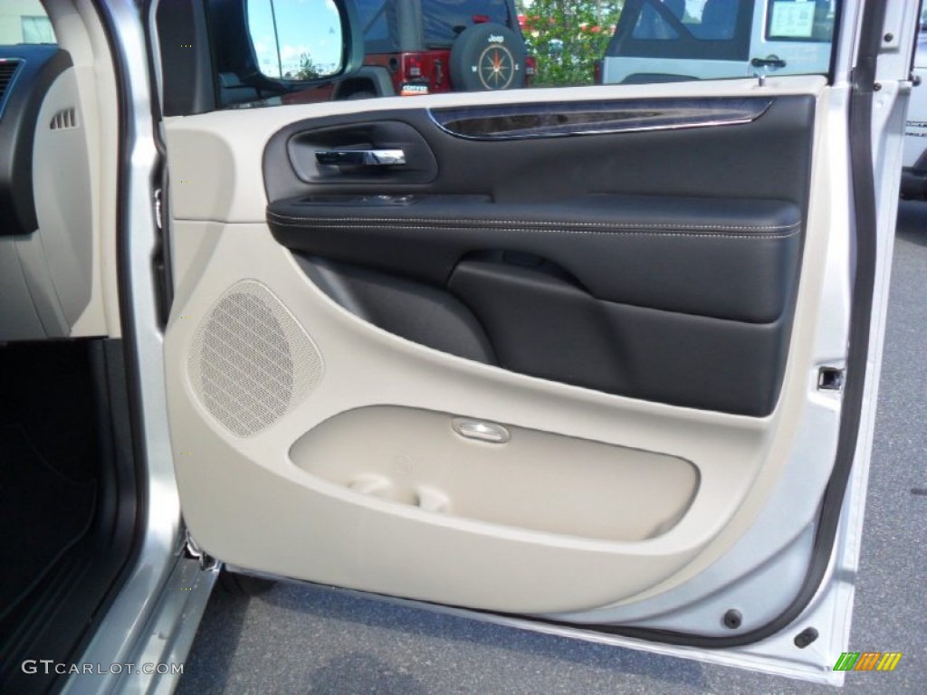 2012 Chrysler Town & Country Touring - L Black/Light Graystone Door Panel Photo #54164876