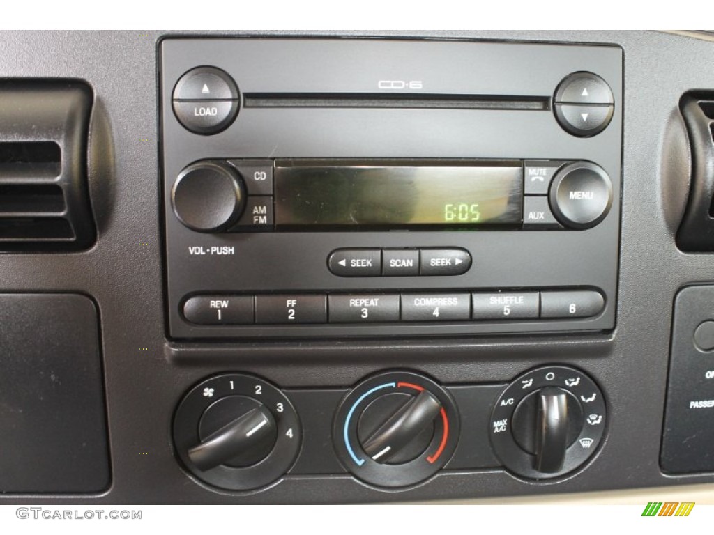 2005 Ford F350 Super Duty XLT Regular Cab 4x4 Audio System Photo #54169414