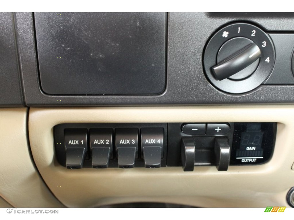 2005 Ford F350 Super Duty XLT Regular Cab 4x4 Controls Photo #54169423