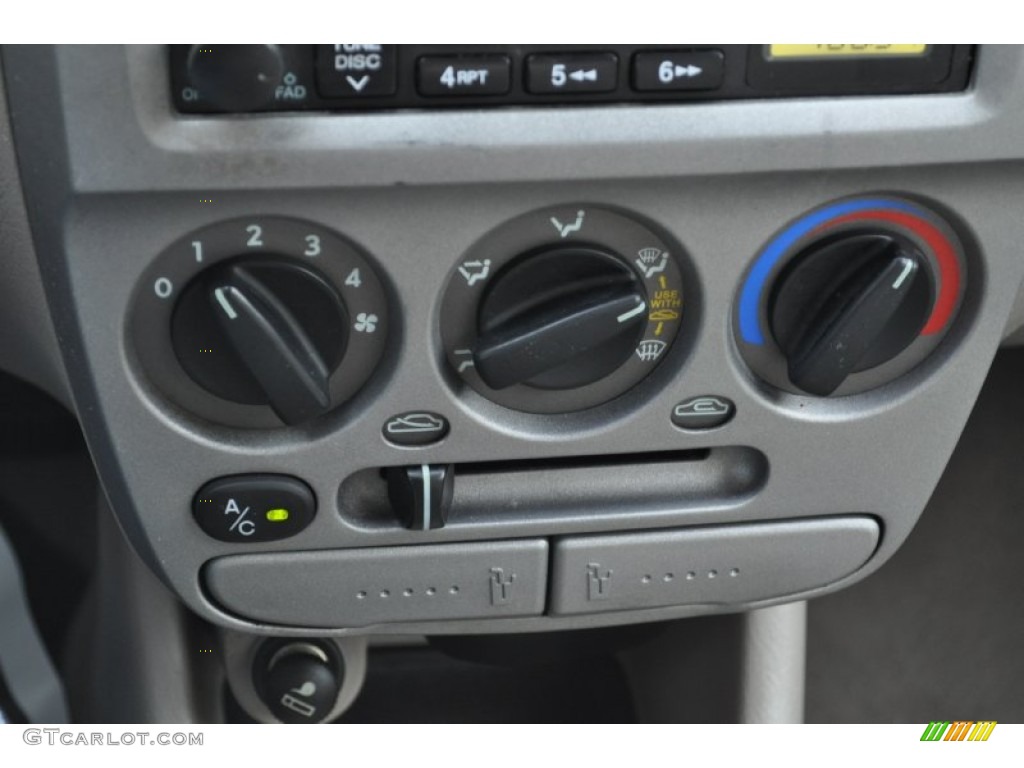 2003 Hyundai Accent GL Sedan Controls Photo #54169951