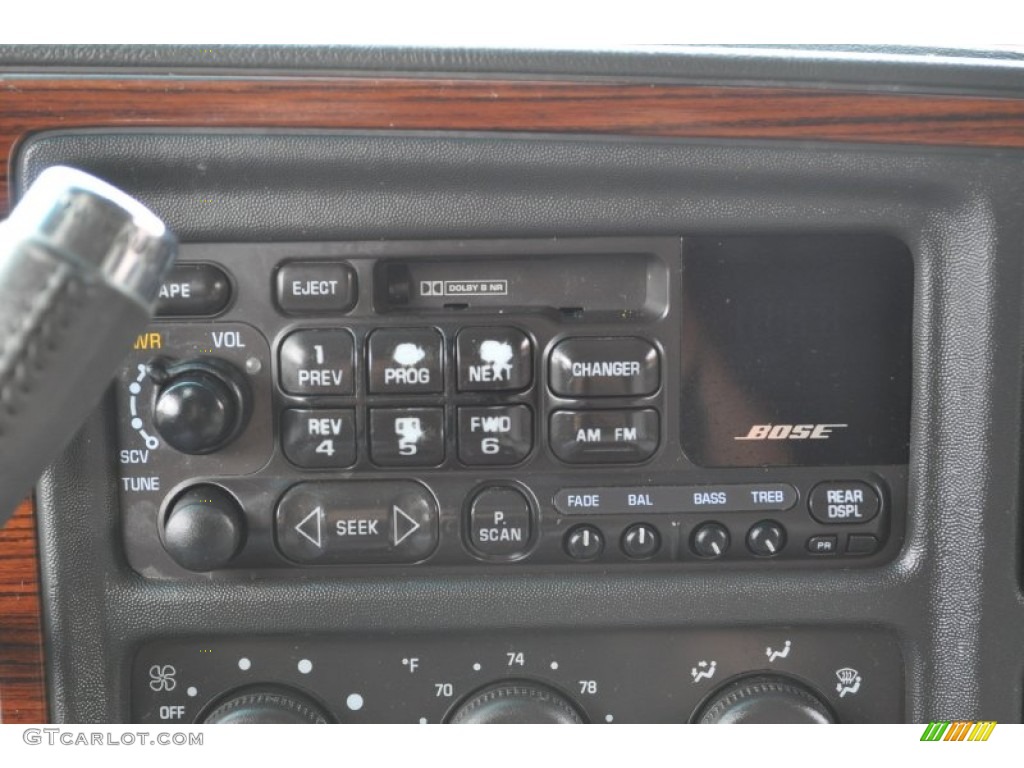 2002 Cadillac Escalade AWD Audio System Photo #54170521