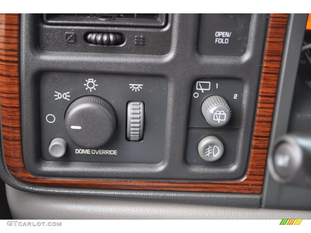 2002 Cadillac Escalade AWD Controls Photo #54170581