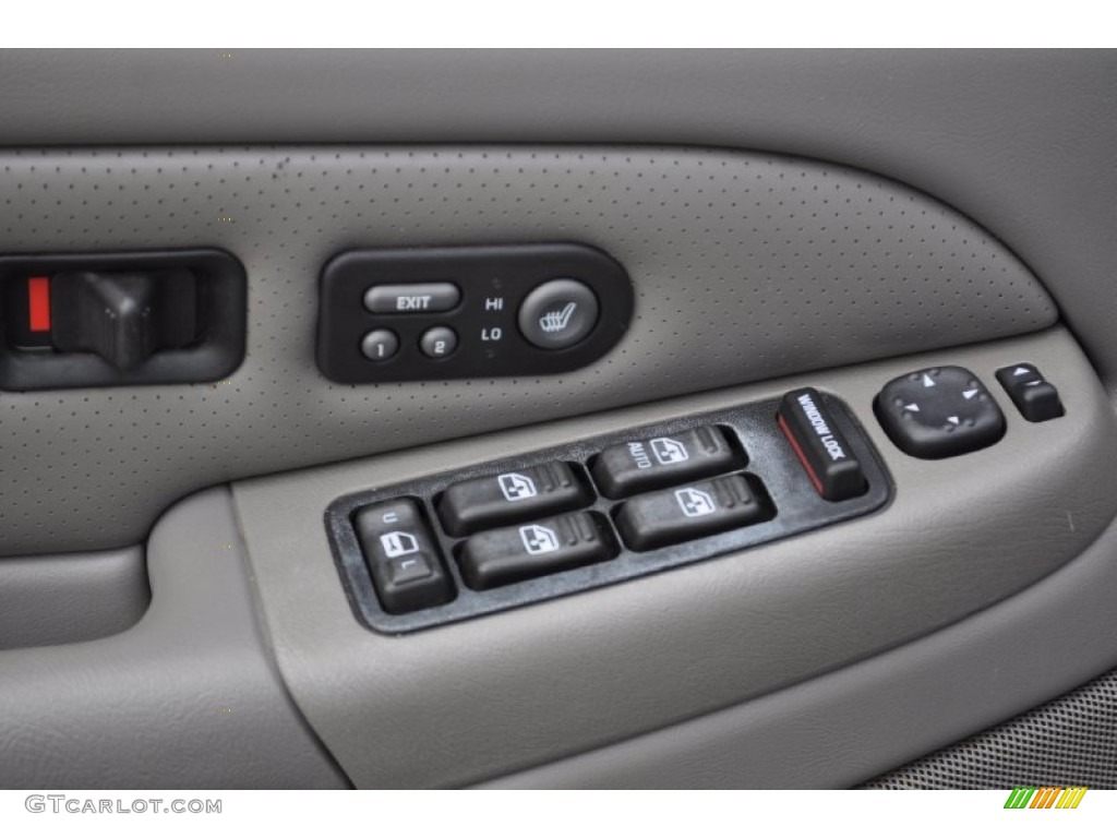 2002 Cadillac Escalade AWD Controls Photo #54170605