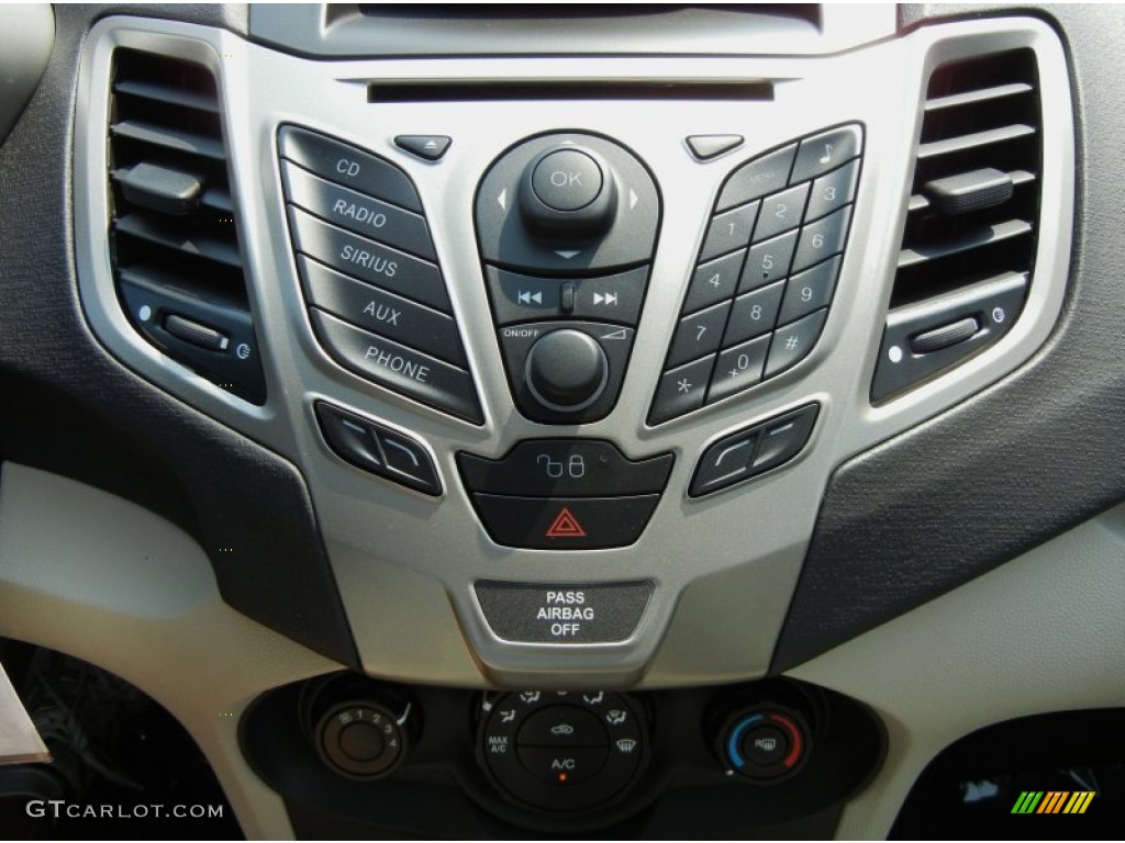 2012 Ford Fiesta SE Hatchback Controls Photo #54171289