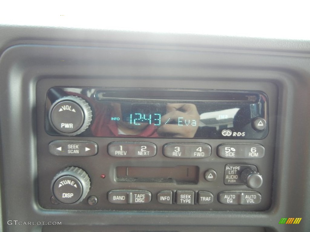 2003 Chevrolet Tahoe LS Audio System Photos