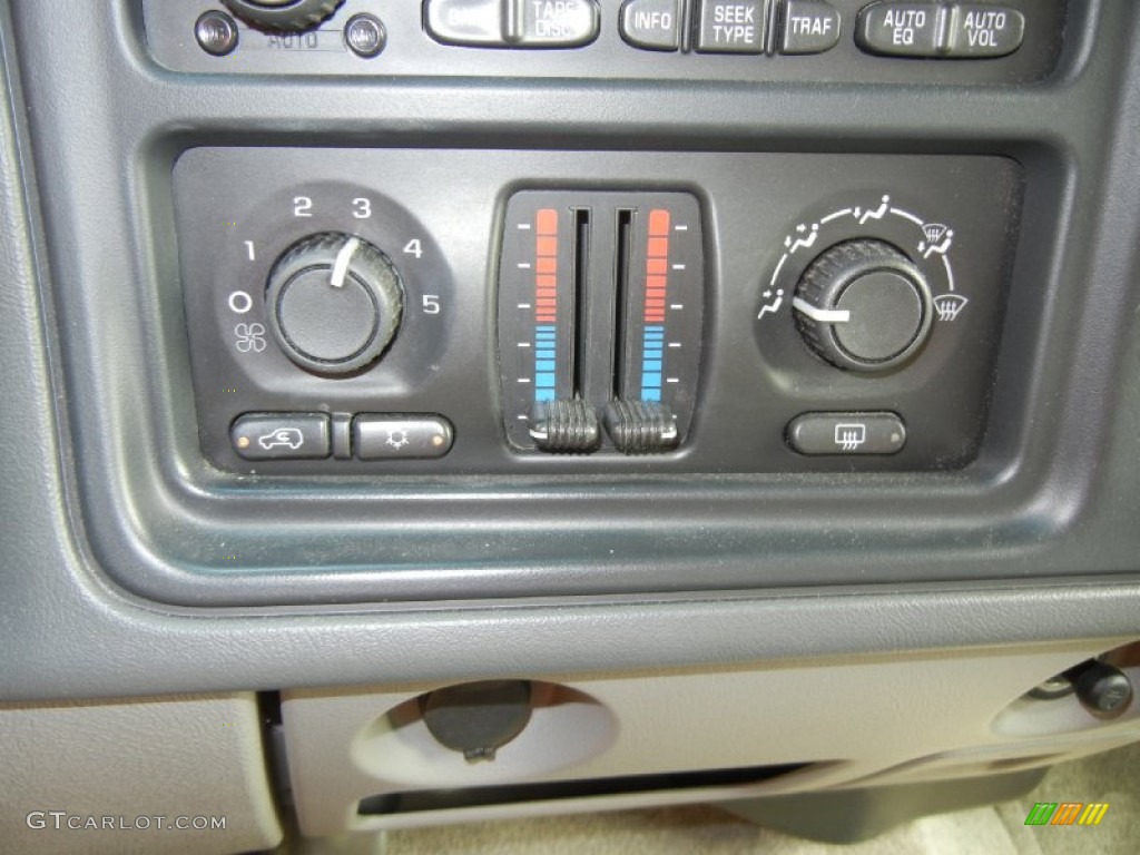 2003 Chevrolet Tahoe LS Controls Photo #54176800