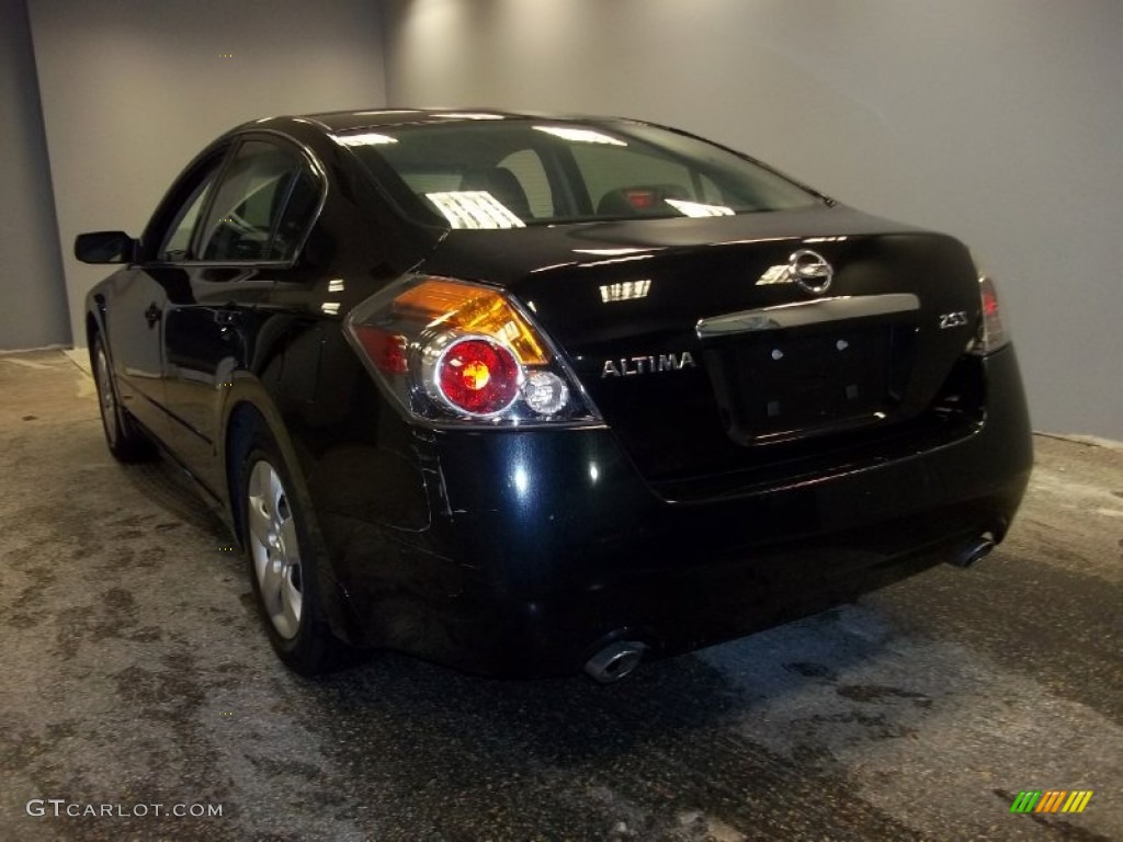 2011 Rogue S AWD - Wicked Black / Black photo #7
