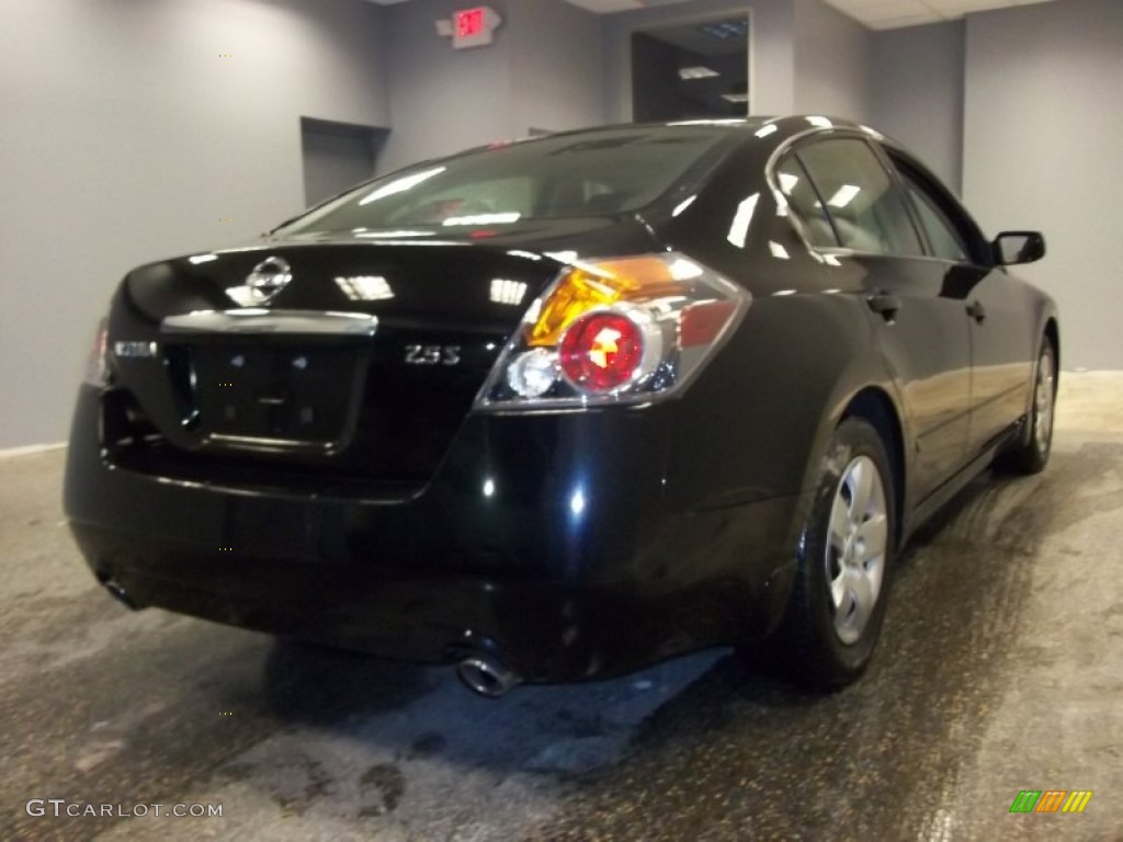 2011 Rogue S AWD - Wicked Black / Black photo #9