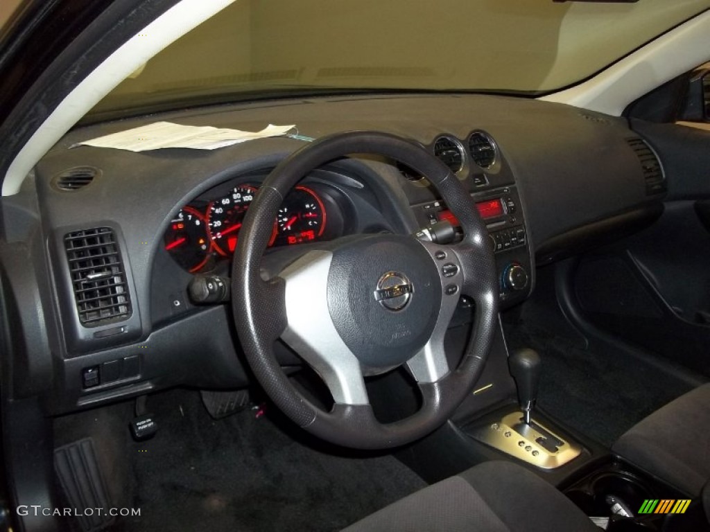 2011 Rogue S AWD - Wicked Black / Black photo #15
