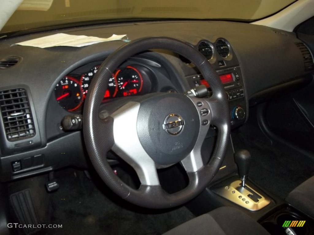2011 Rogue S AWD - Wicked Black / Black photo #16