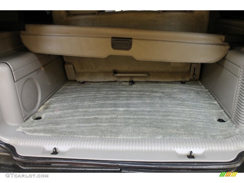 2003 Suburban 1500 LT 4x4 - Sandalwood Metallic / Gray/Dark Charcoal photo #15