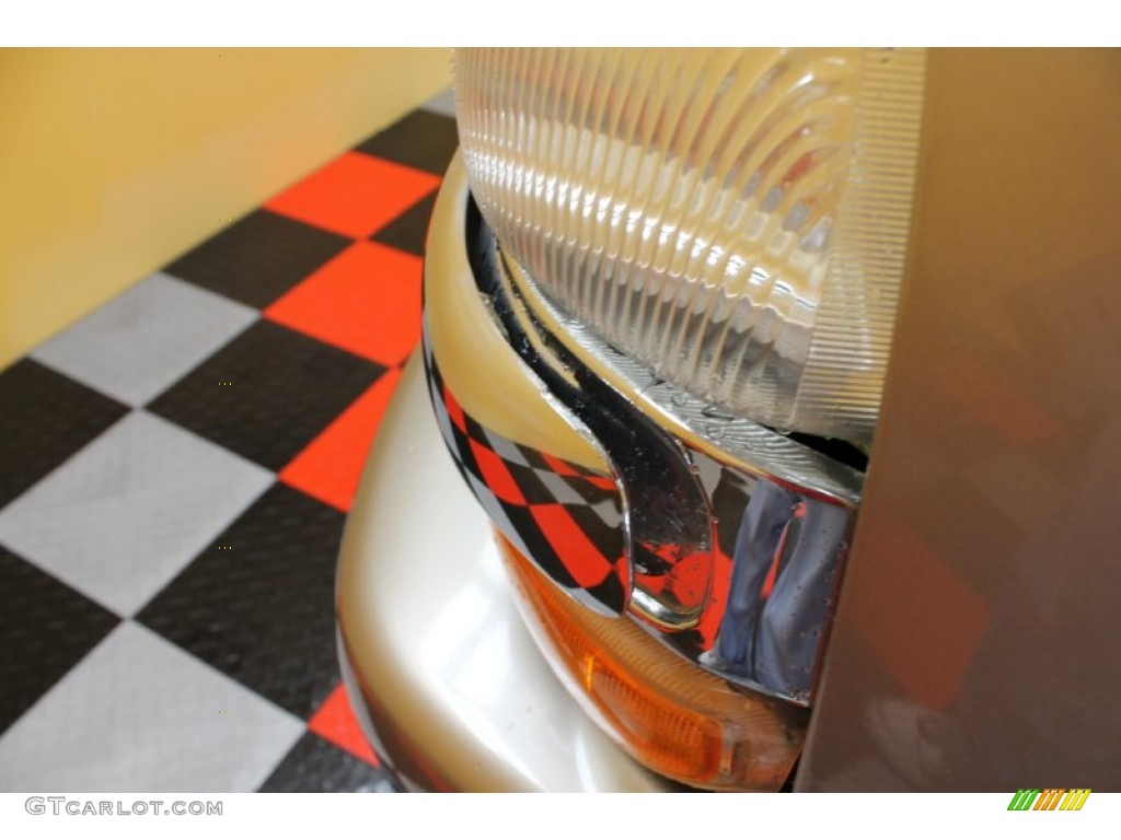 2003 Suburban 1500 LT 4x4 - Sandalwood Metallic / Gray/Dark Charcoal photo #25