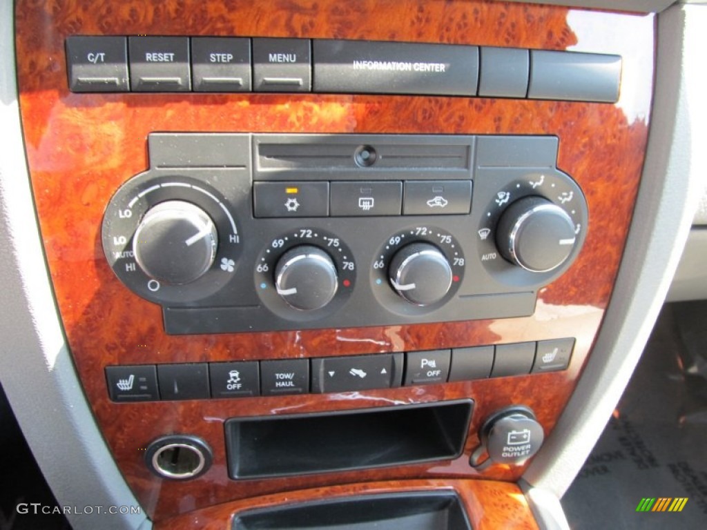 2006 Jeep Grand Cherokee Overland 4x4 Controls Photo #54180676