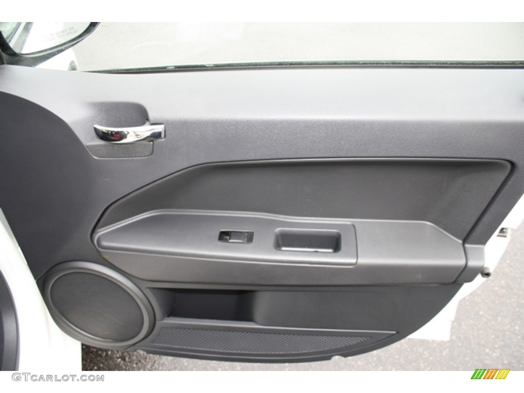 2009 Dodge Caliber R/T Door Panel Photos
