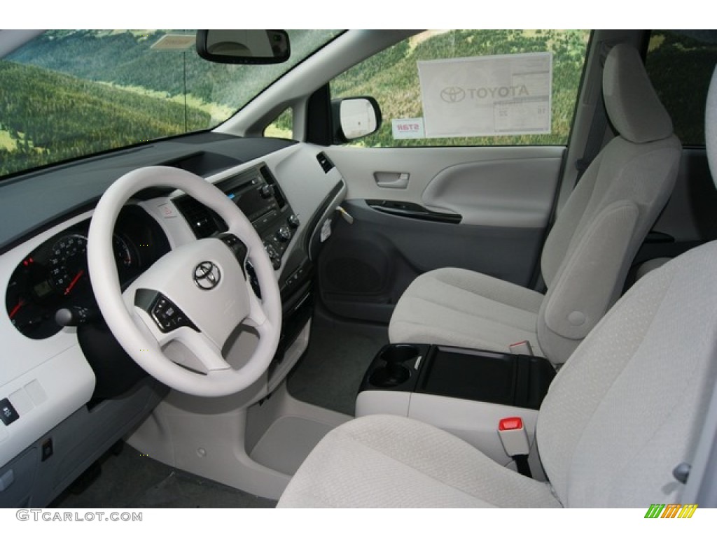 2011 Sienna LE AWD - Black / Light Gray photo #4