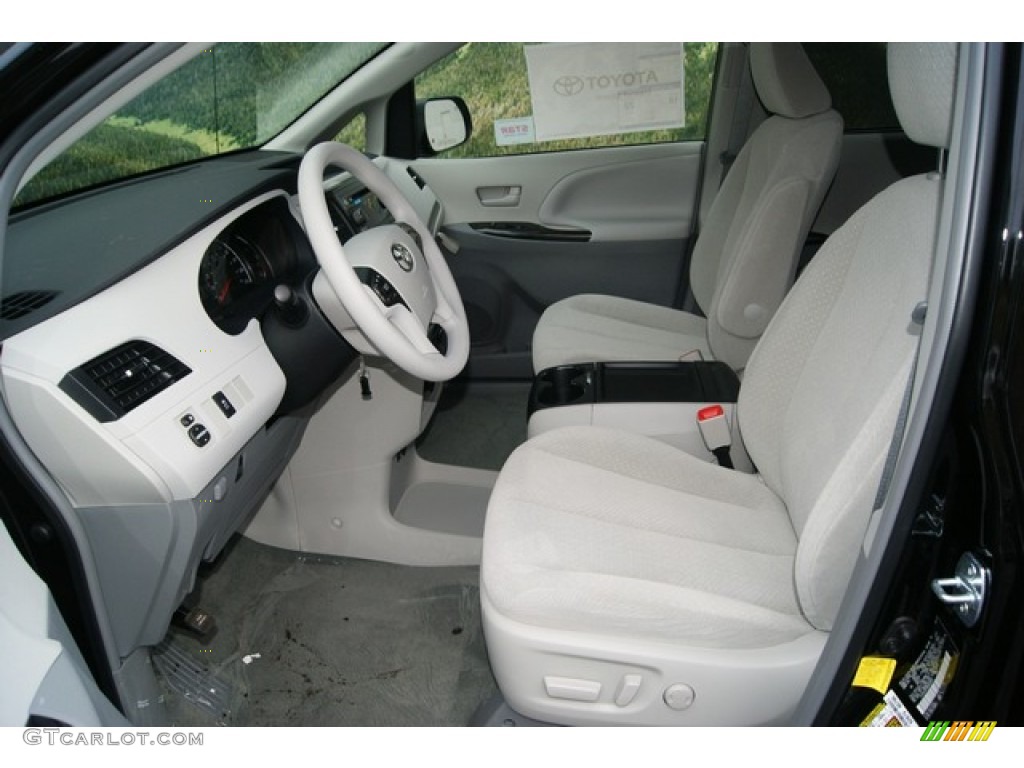 2011 Sienna LE AWD - Black / Light Gray photo #5