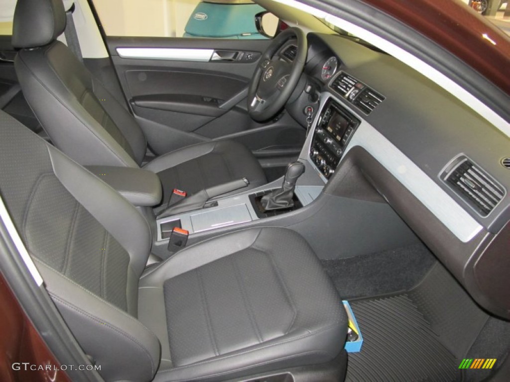 Titan Black Interior 2012 Volkswagen Passat 2.5L SE Photo #54191974