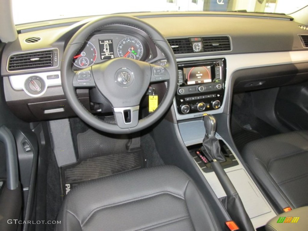 2012 Volkswagen Passat 2.5L SE Titan Black Dashboard Photo #54191986