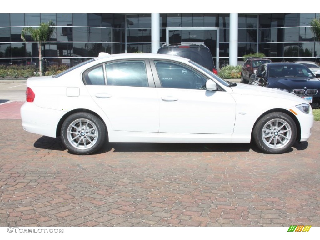 2011 3 Series 328i Sedan - Alpine White / Black photo #3
