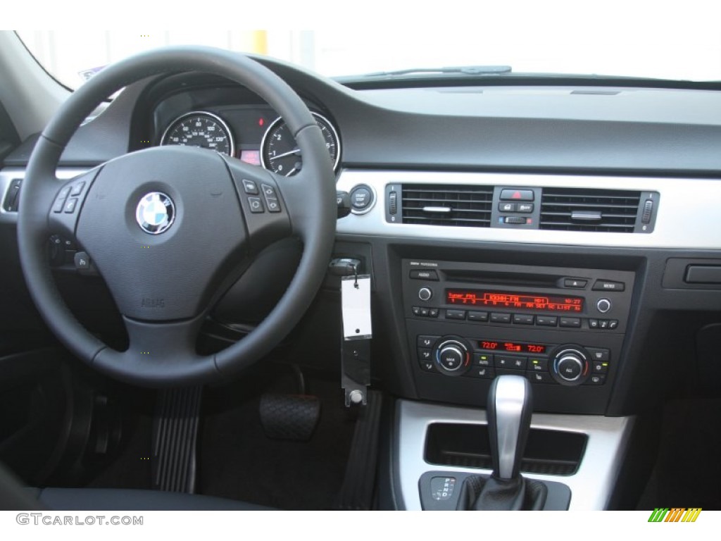 2011 3 Series 328i Sedan - Alpine White / Black photo #24