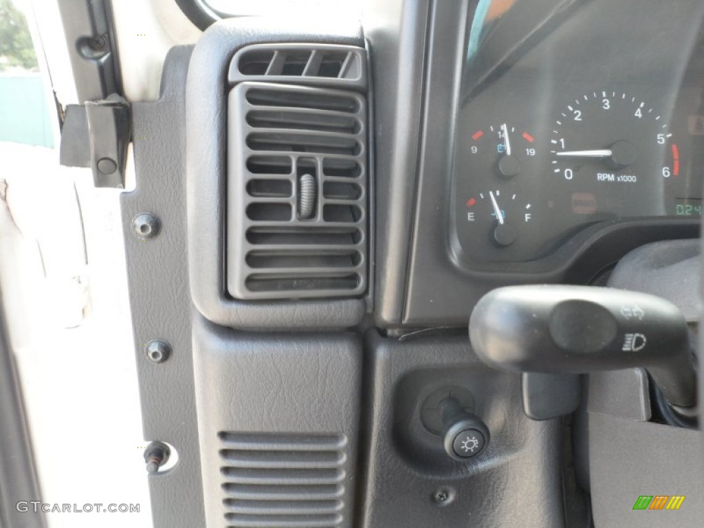 2000 Wrangler Sport 4x4 - Stone White / Agate photo #46