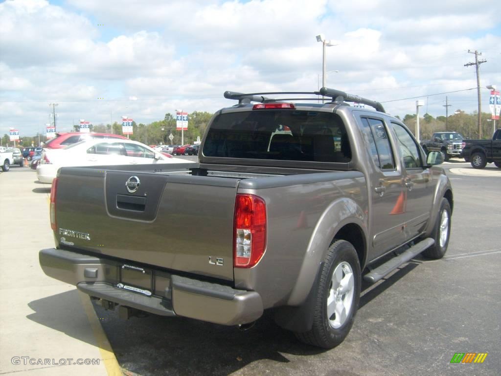 2006 Frontier LE Crew Cab - Granite Metallic / Desert photo #3