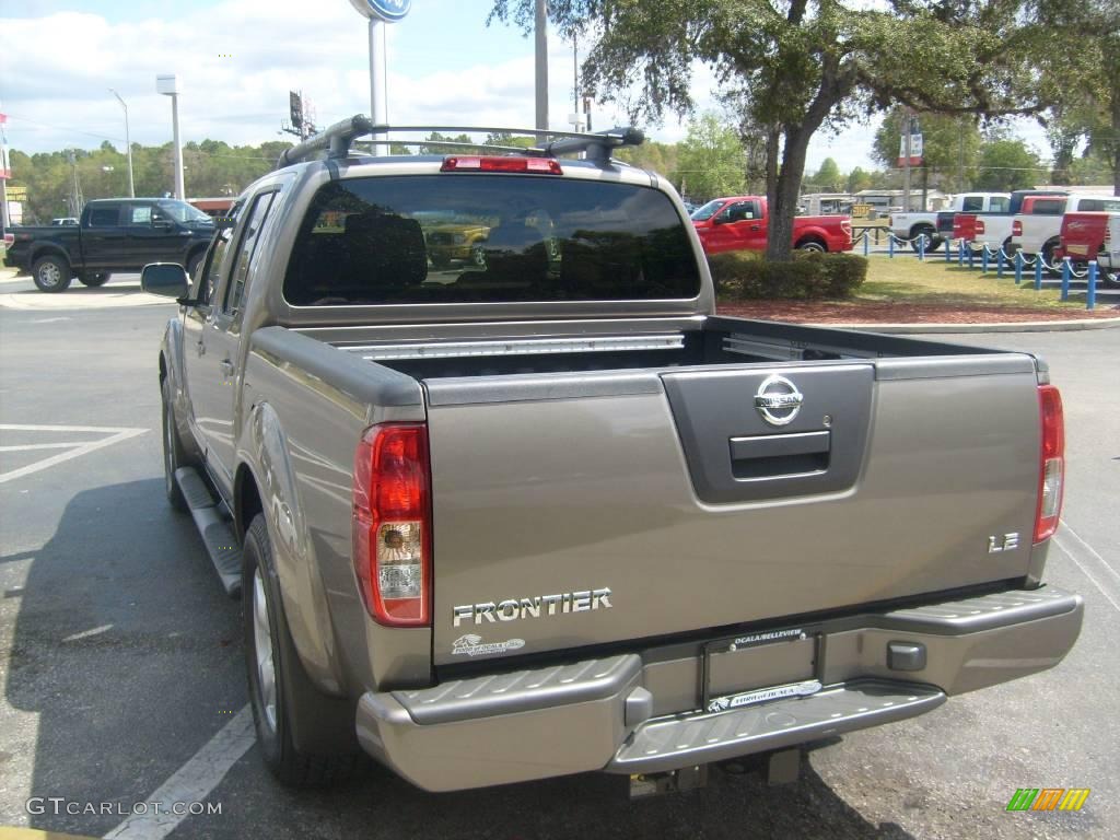 2006 Frontier LE Crew Cab - Granite Metallic / Desert photo #5