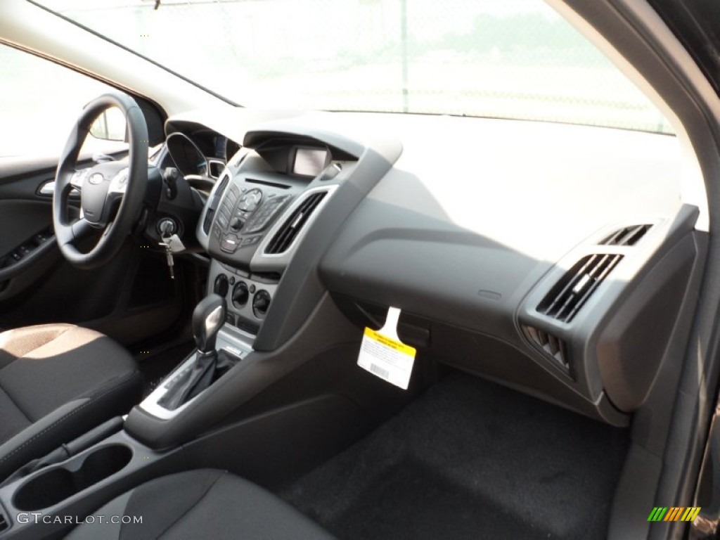 2012 Ford Focus SE 5-Door Charcoal Black Dashboard Photo #54207480
