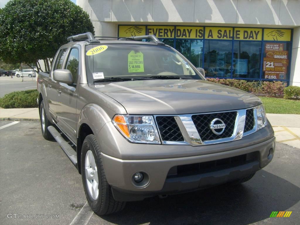 2006 Frontier LE Crew Cab - Granite Metallic / Desert photo #9