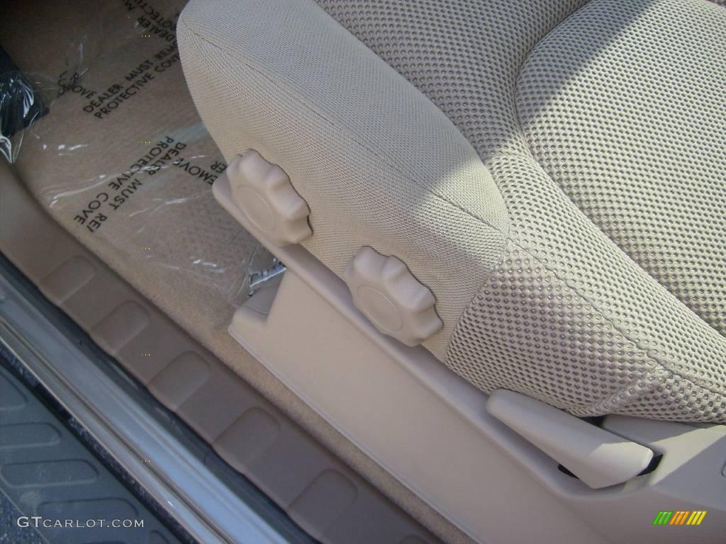 2006 Frontier LE Crew Cab - Granite Metallic / Desert photo #16